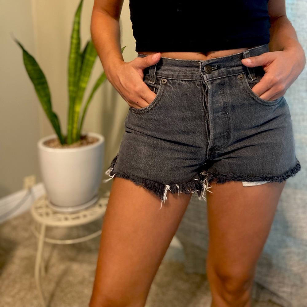Vintage Grey Levi’s Denim Shorts